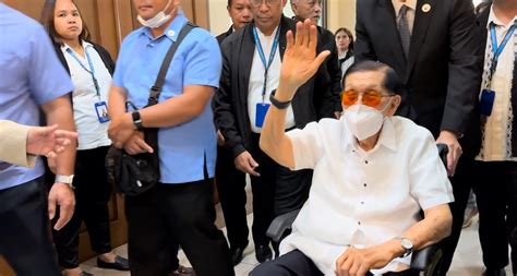 Enrile says POGO is money laundering op, supports ban.
